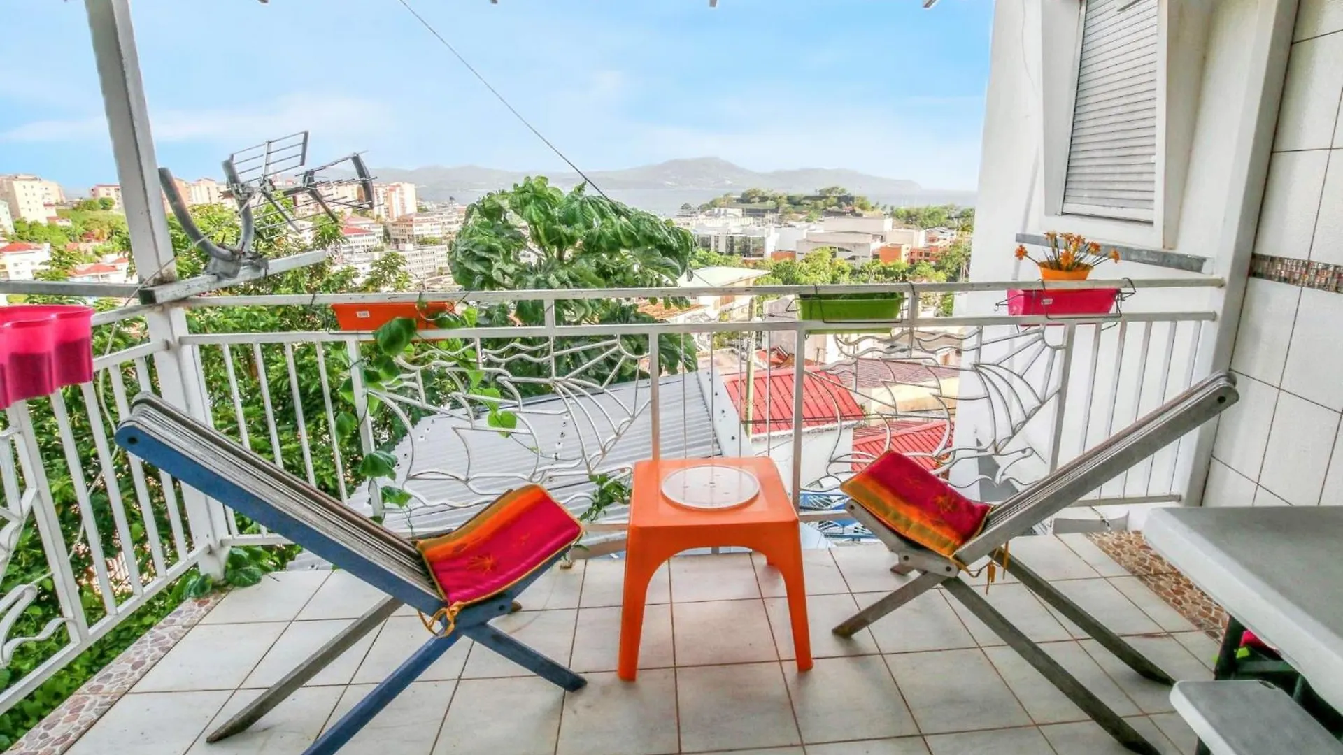 Appartement Duplex A Fort De France Avec Vue Sur La Mer 40 M²